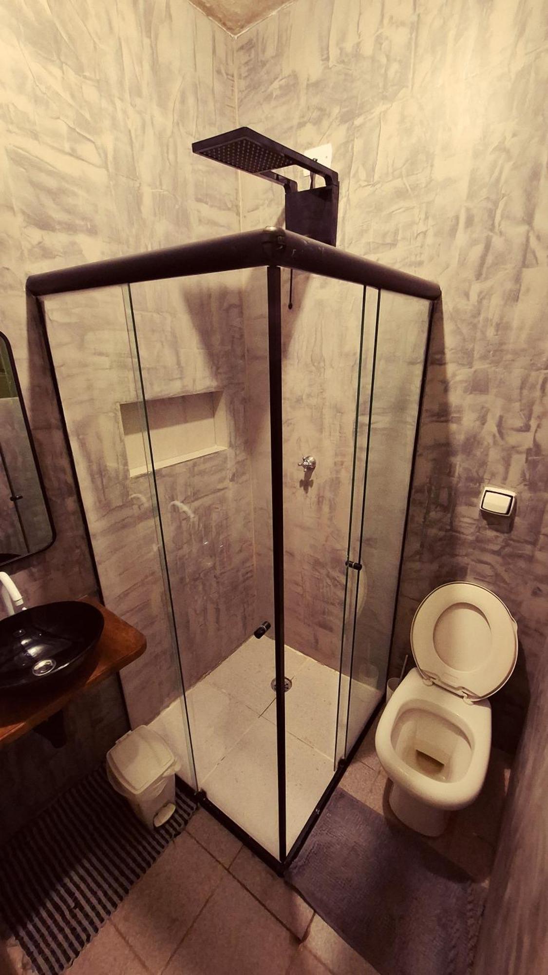 Cama num Dormitório Misto com 4 Camas
